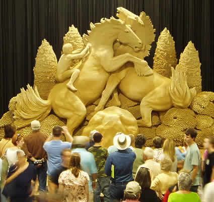 Fighting Stallions Sand Sculpture