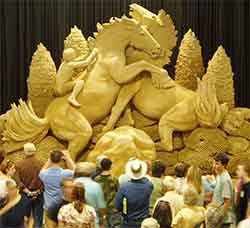 Fighting Stallions Sand Sculpture